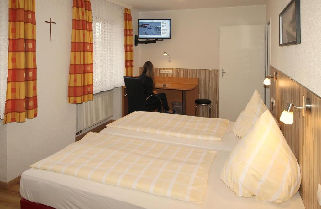 Hotel Krone Stuehlingen - Das Tor Zum Suedschwarzwald Stuhlingen Exterior foto